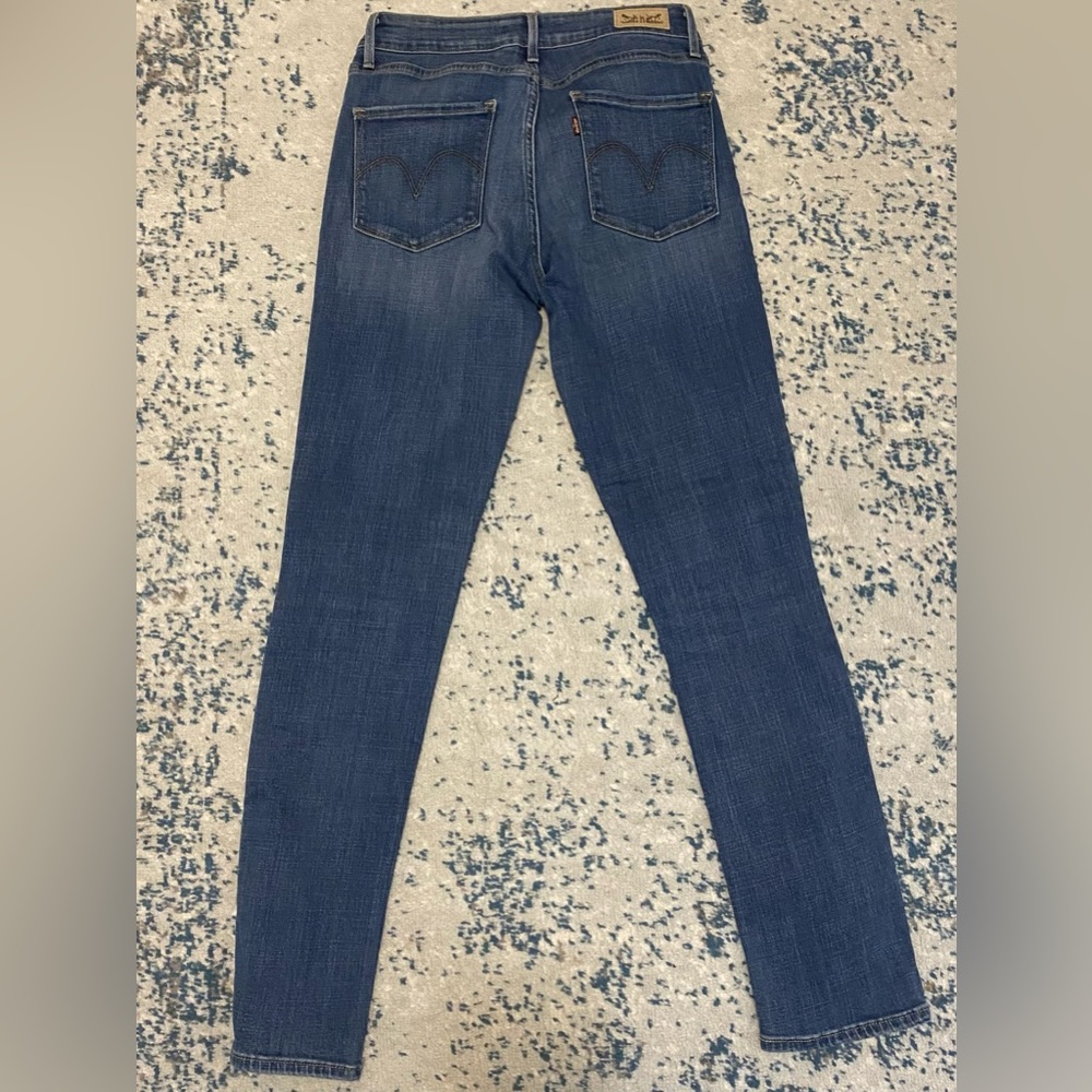 Levi’s Mid Rise Jeans - Picture 4 of 4